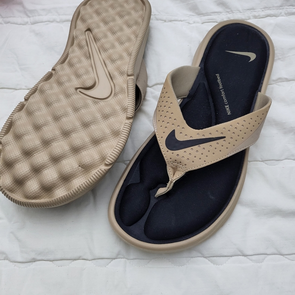 Women size 9 Nike thong sandal